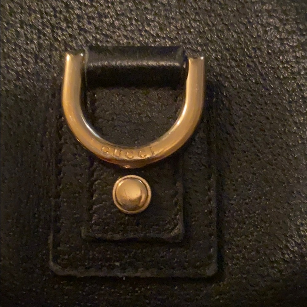 Black Gucci handbag **** MAKE AN OFFER**** - Picture 4 of 7